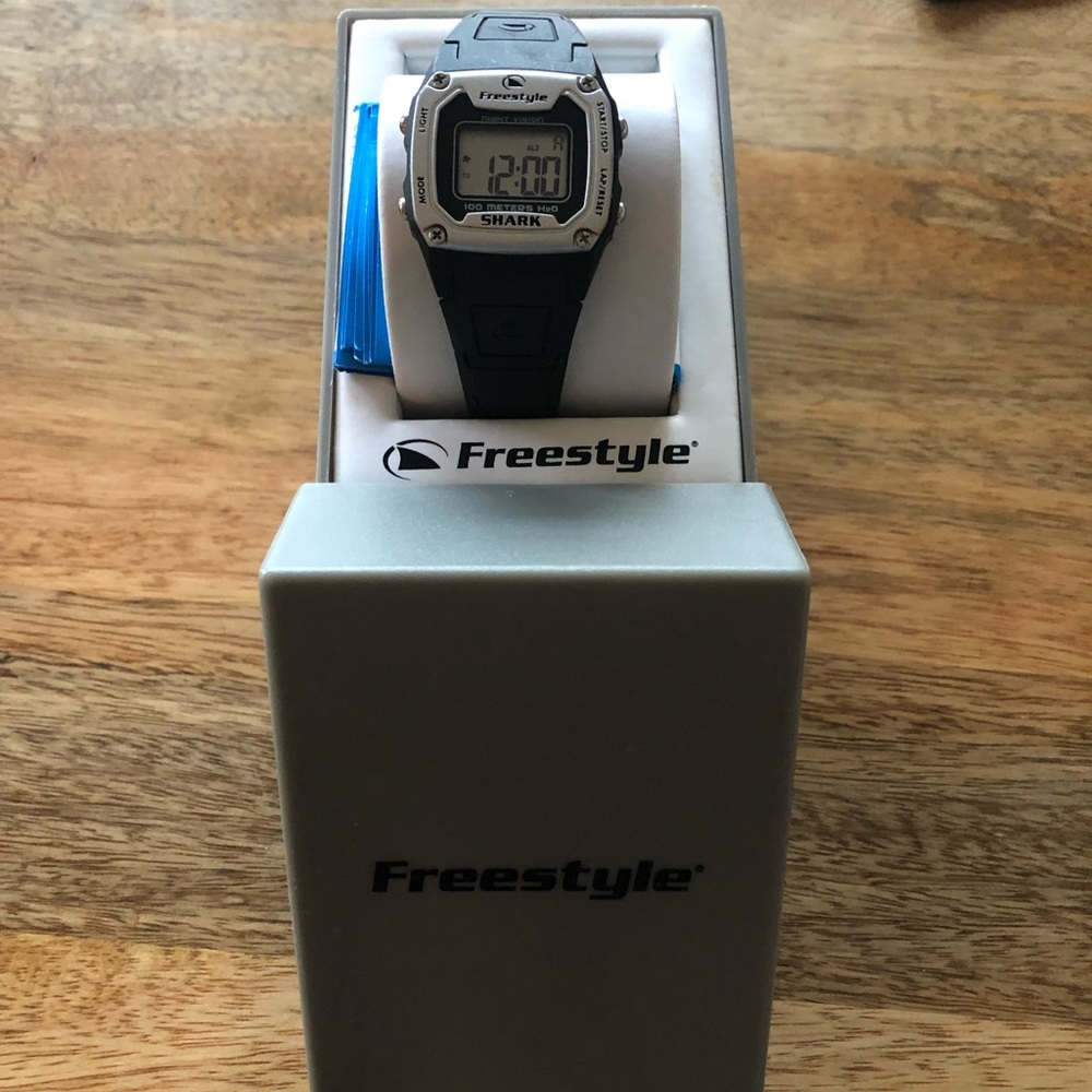 Shark classic mid watch